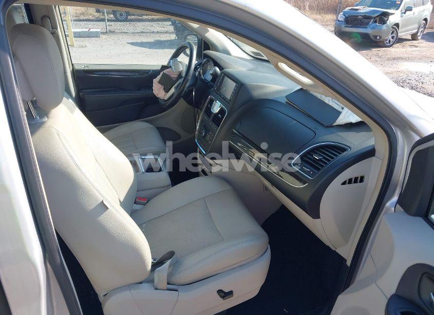 Photo 5 of 2012 Chrysler Town & COUNTRY TOURING-L (VIN 2C4RC1CG8CR151207)