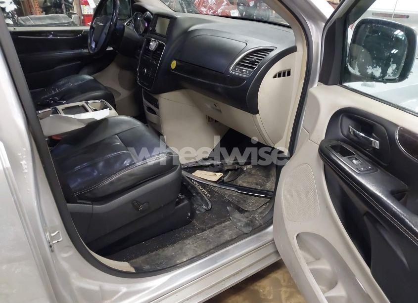 Photo 5 of 2012 Chrysler Town & COUNTRY TOURING-L (VIN 2C4RC1CG8CR209056)