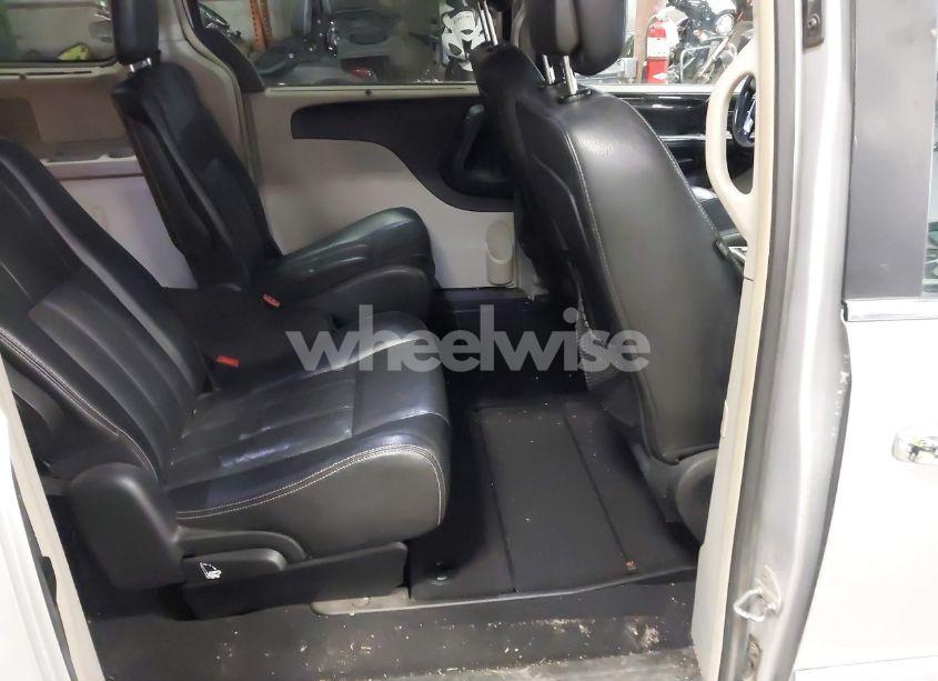 Photo 8 of 2012 Chrysler Town & COUNTRY TOURING-L (VIN 2C4RC1CG8CR209056)