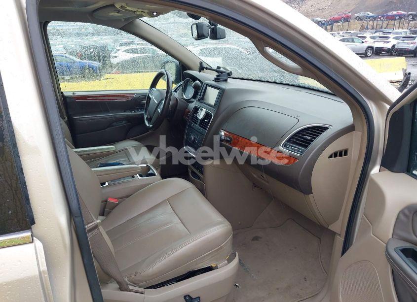 Photo 5 of 2012 Chrysler Town & COUNTRY TOURING-L (VIN 2C4RC1CG8CR339127)