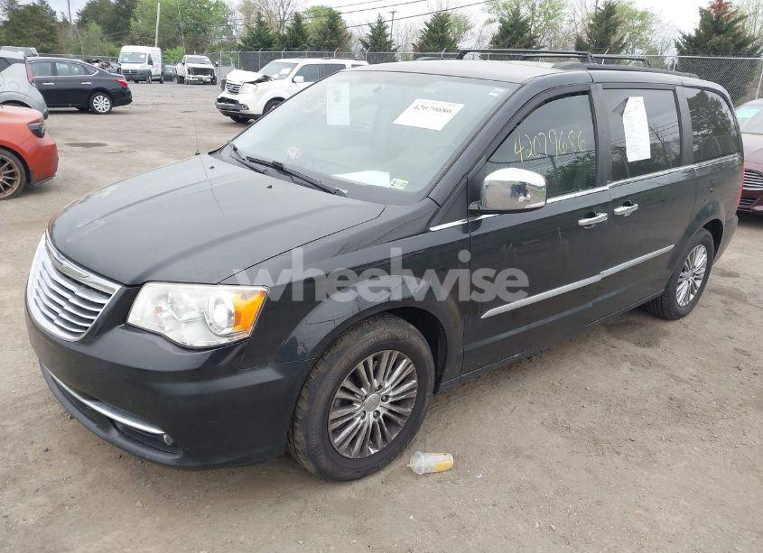 Photo 2 of 2013 Chrysler Town & COUNTRY TOURING-L (VIN 2C4RC1CG8DR510122)