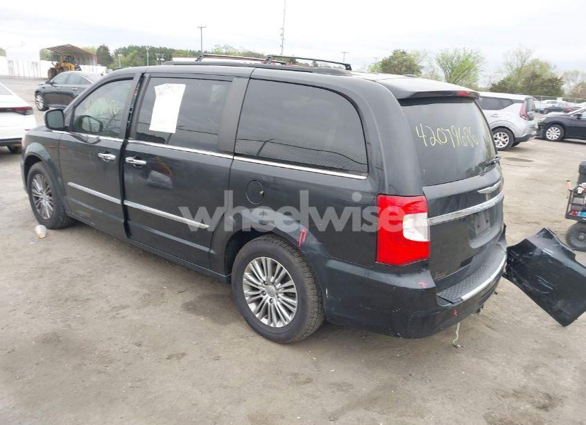 Photo 3 of 2013 Chrysler Town & COUNTRY TOURING-L (VIN 2C4RC1CG8DR510122)