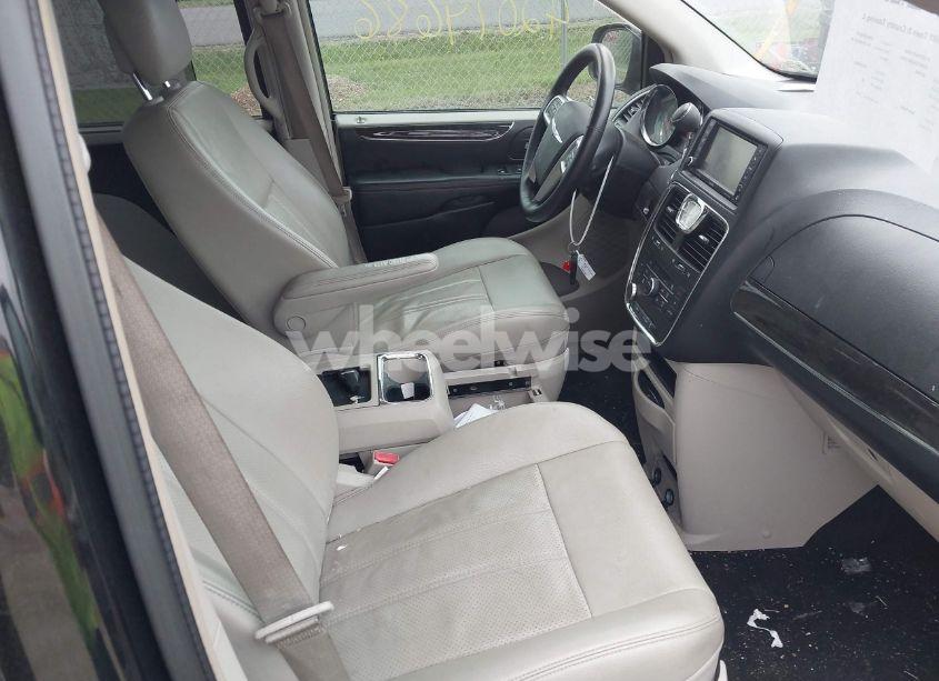 Photo 5 of 2013 Chrysler Town & COUNTRY TOURING-L (VIN 2C4RC1CG8DR510122)