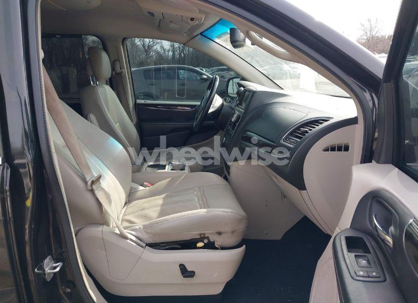 Photo 5 of 2013 Chrysler Town & COUNTRY TOURING-L (VIN 2C4RC1CG8DR537580)