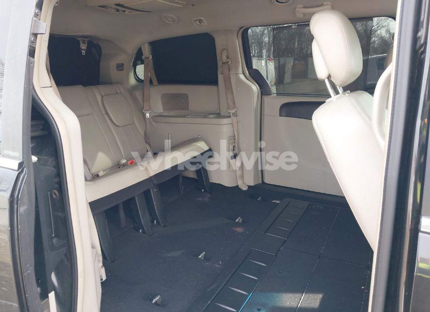 Photo 8 of 2013 Chrysler Town & COUNTRY TOURING-L (VIN 2C4RC1CG8DR537580)