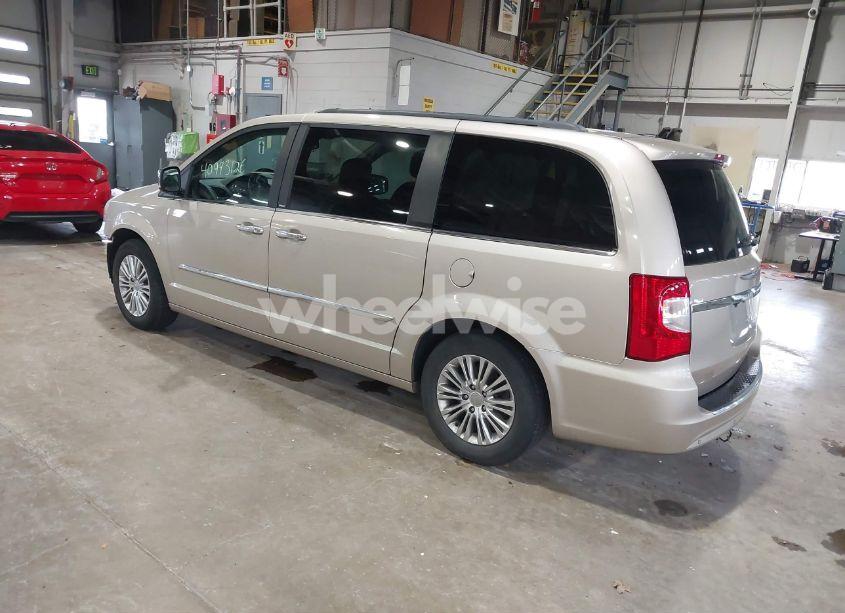 Photo 3 of 2013 Chrysler Town & COUNTRY TOURING-L (VIN 2C4RC1CG8DR595981)