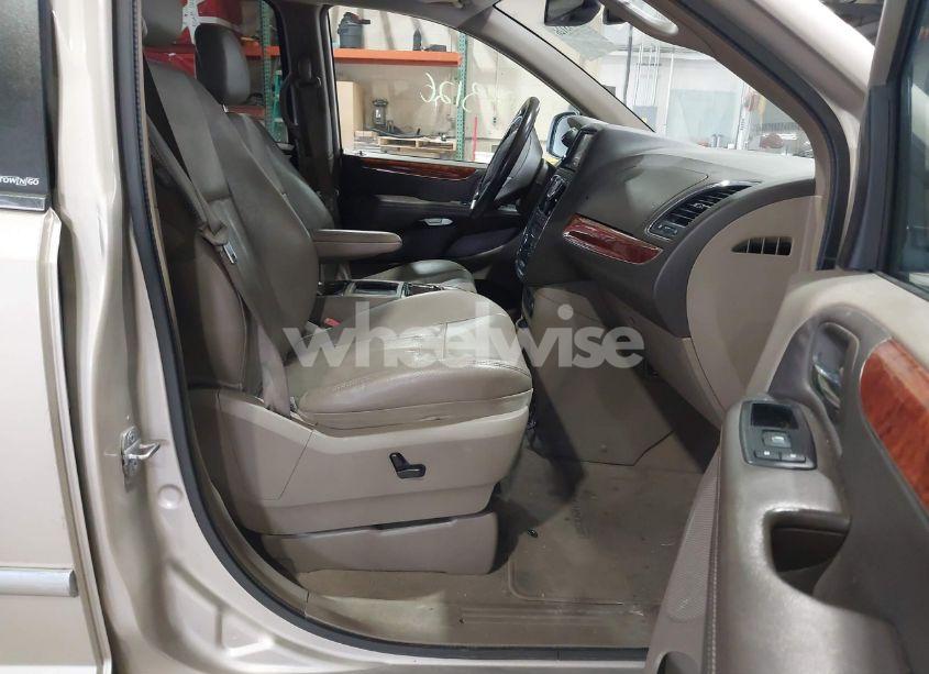 Photo 5 of 2013 Chrysler Town & COUNTRY TOURING-L (VIN 2C4RC1CG8DR595981)