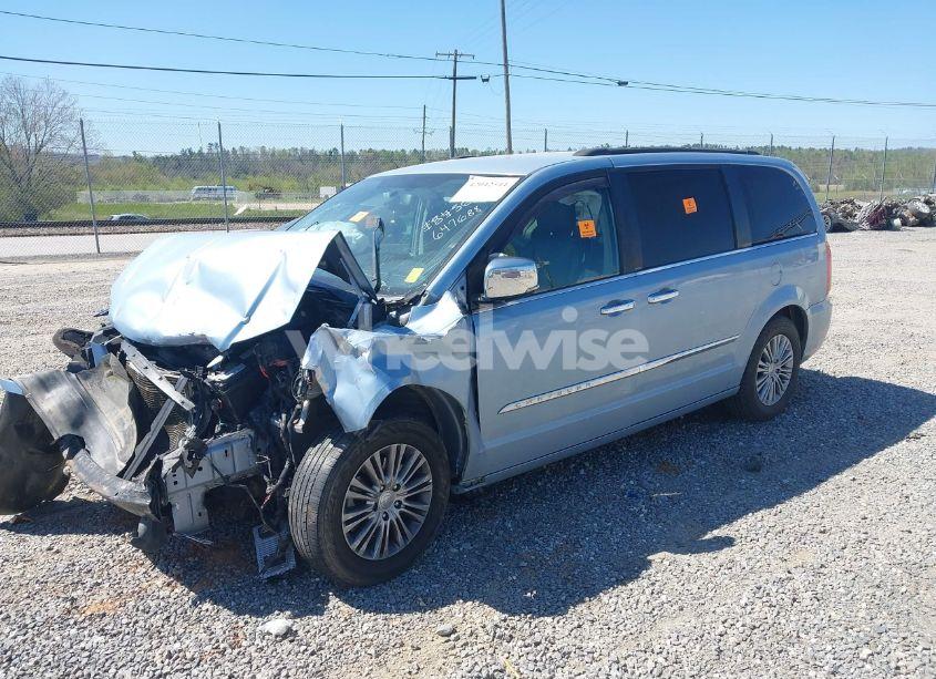 Photo 2 of 2013 Chrysler Town & COUNTRY TOURING-L (VIN 2C4RC1CG8DR647688)