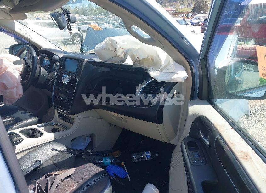 Photo 5 of 2013 Chrysler Town & COUNTRY TOURING-L (VIN 2C4RC1CG8DR647688)