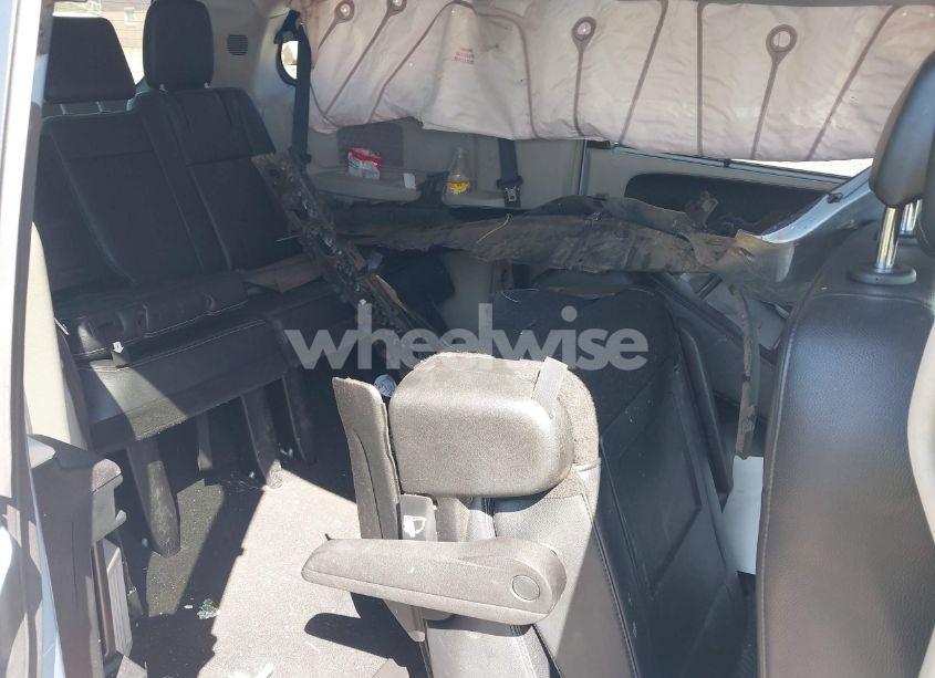 Photo 8 of 2013 Chrysler Town & COUNTRY TOURING-L (VIN 2C4RC1CG8DR647688)