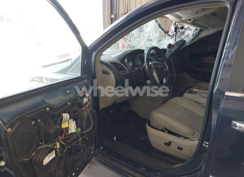 Photo 5 of 2013 Chrysler Town & COUNTRY TOURING-L (VIN 2C4RC1CG8DR697149)