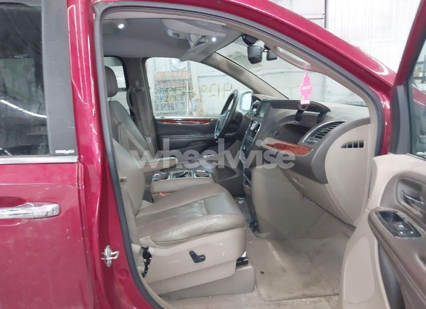 Photo 5 of 2014 Chrysler Town & COUNTRY TOURING-L (VIN 2C4RC1CG8ER191774)