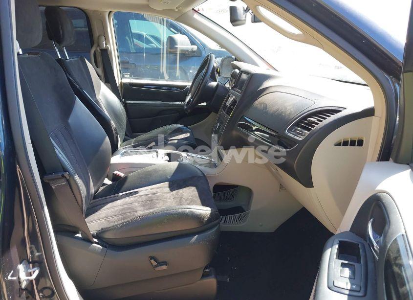 Photo 5 of 2014 Chrysler Town & COUNTRY TOURING-L 30TH ANNIVERSARY (VIN 2C4RC1CG8ER239564)