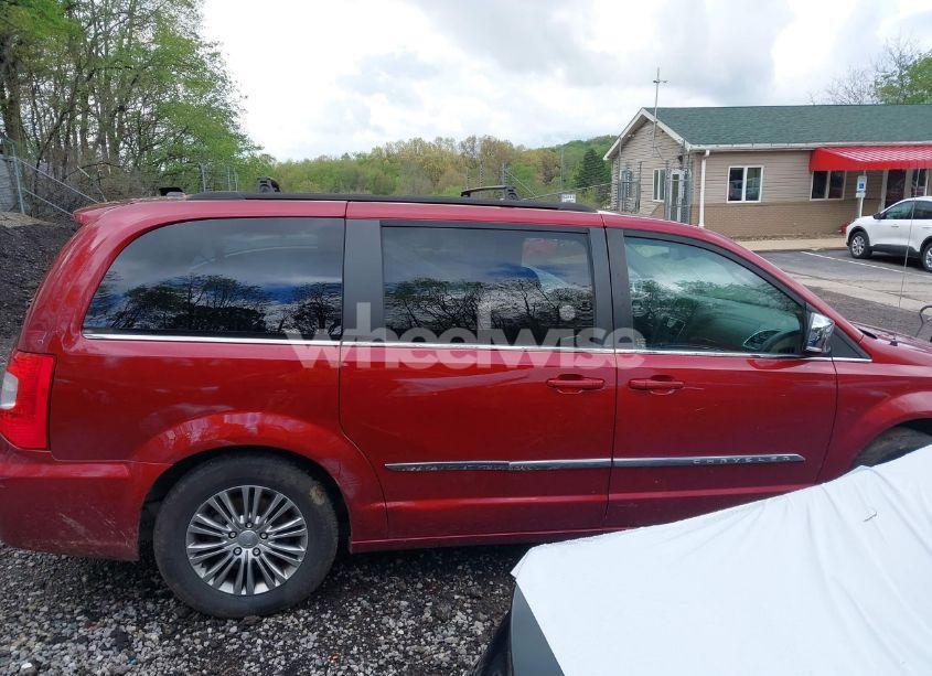 Photo 13 of 2014 Chrysler Town & COUNTRY TOURING-L (VIN 2C4RC1CG8ER329328)