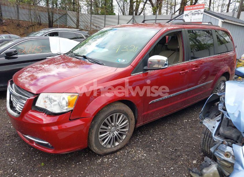 Photo 2 of 2014 Chrysler Town & COUNTRY TOURING-L (VIN 2C4RC1CG8ER329328)