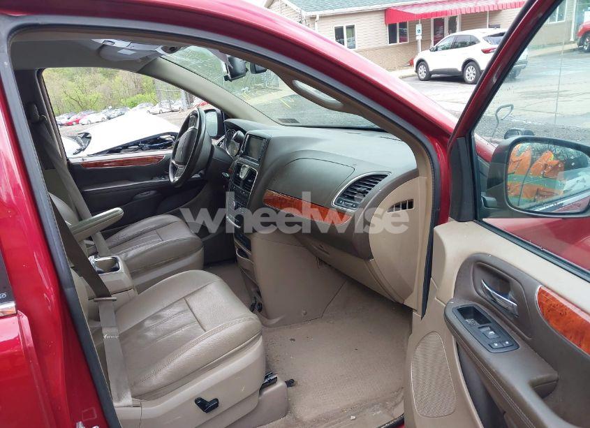 Photo 5 of 2014 Chrysler Town & COUNTRY TOURING-L (VIN 2C4RC1CG8ER329328)