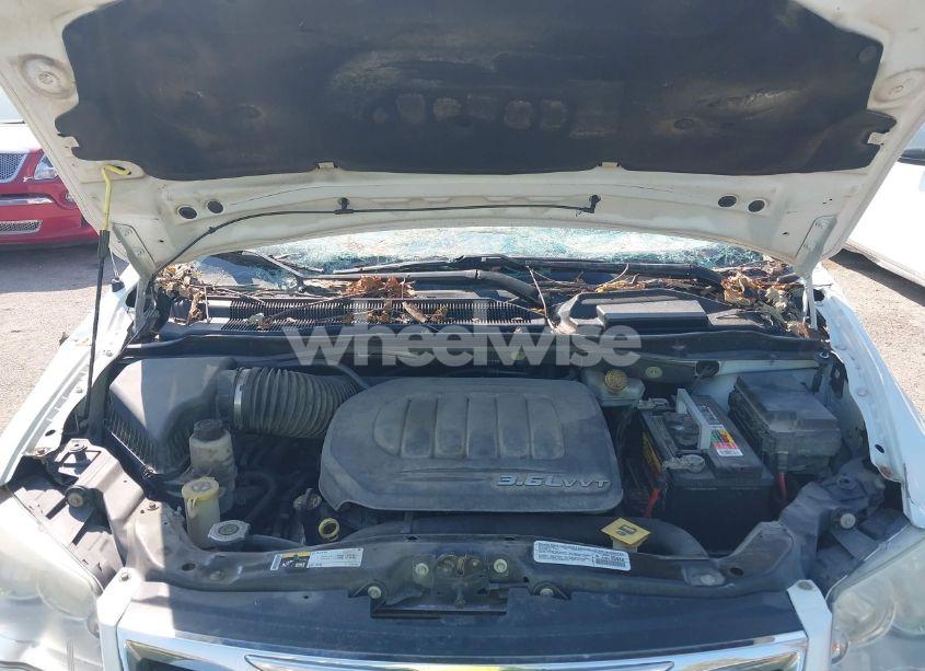 Photo 10 of 2014 Chrysler Town & COUNTRY TOURING-L 30TH ANNIVERSARY (VIN 2C4RC1CG8ER336568)