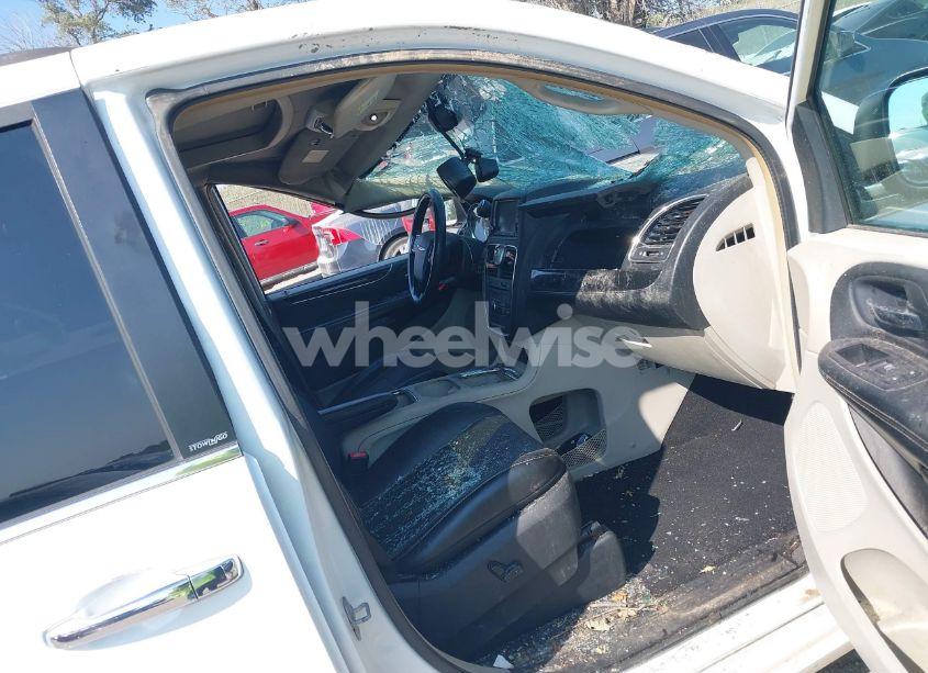 Photo 5 of 2014 Chrysler Town & COUNTRY TOURING-L 30TH ANNIVERSARY (VIN 2C4RC1CG8ER336568)