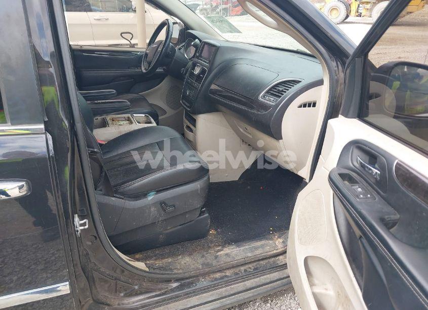 Photo 5 of 2015 Chrysler Town & COUNTRY TOURING-L (VIN 2C4RC1CG8FR522404)