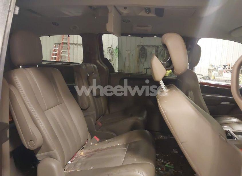 Photo 8 of 2015 Chrysler Town & COUNTRY TOURING-L (VIN 2C4RC1CG8FR525304)