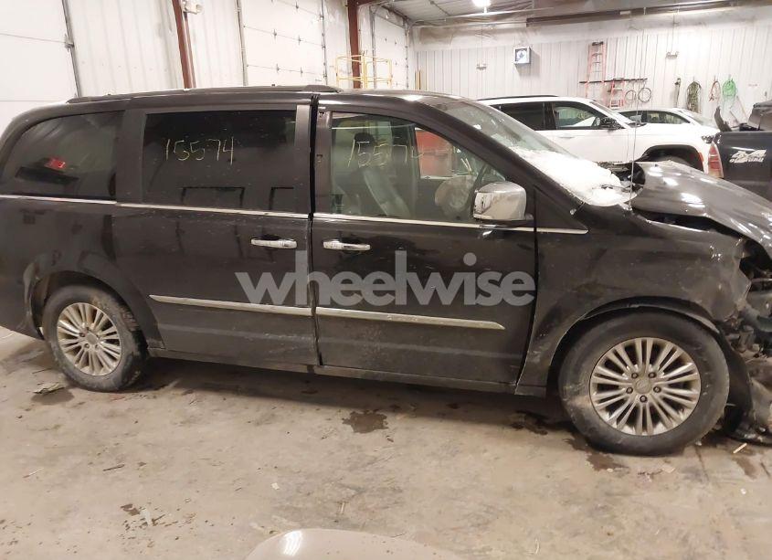 Photo 13 of 2015 Chrysler Town & COUNTRY TOURING-L (VIN 2C4RC1CG8FR677406)