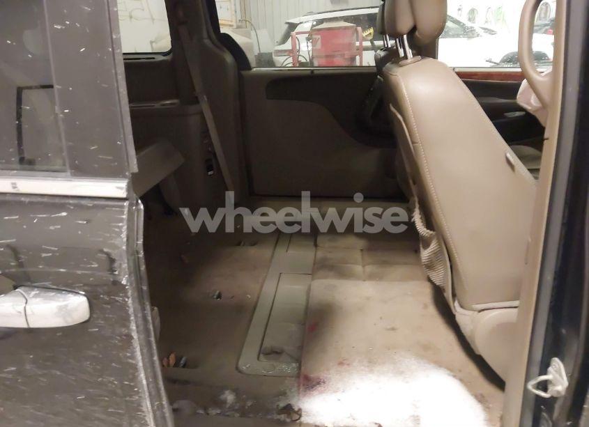 Photo 8 of 2015 Chrysler Town & COUNTRY TOURING-L (VIN 2C4RC1CG8FR677406)