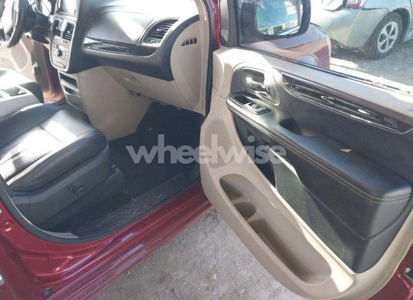 Photo 5 of 2016 Chrysler Town & COUNTRY TOURING-L ANNIVERSARY EDITION (VIN 2C4RC1CG8GR194046)