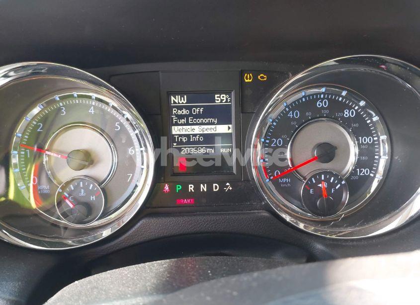 Photo 7 of 2016 Chrysler Town & COUNTRY TOURING-L ANNIVERSARY EDITION (VIN 2C4RC1CG8GR194046)