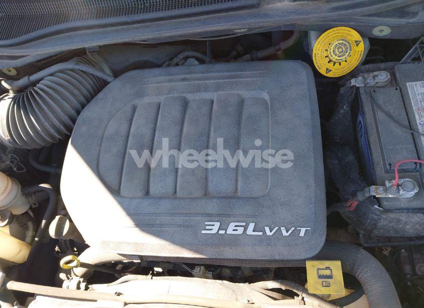 Photo 10 of 2016 Chrysler Town & COUNTRY TOURING-L ANNIVERSARY EDITION (VIN 2C4RC1CG8GR200864)