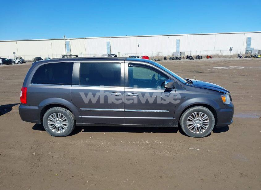 Photo 13 of 2016 Chrysler Town & COUNTRY TOURING-L ANNIVERSARY EDITION (VIN 2C4RC1CG8GR200864)