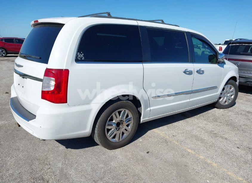 Photo 4 of 2016 Chrysler Town & COUNTRY TOURING-L (VIN 2C4RC1CG8GR240541)