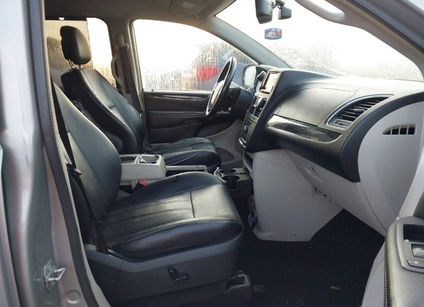 Photo 5 of 2016 Chrysler Town & COUNTRY TOURING-L (VIN 2C4RC1CG8GR264029)