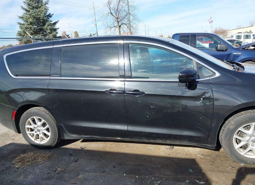 Photo 13 of 2017 Chrysler Pacifica LX (VIN 2C4RC1CG8HR657482)