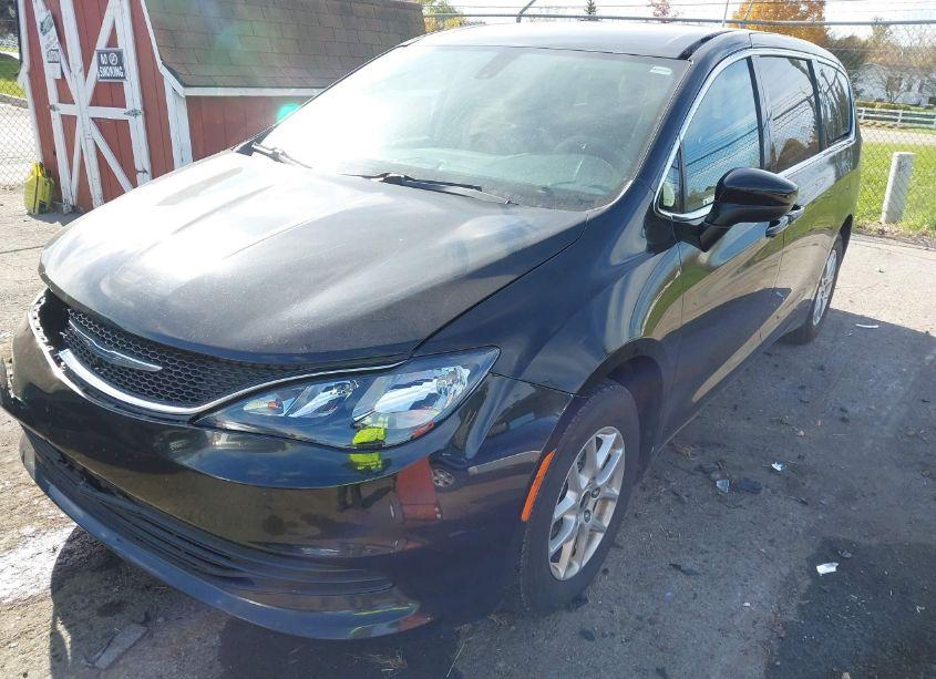 Photo 2 of 2017 Chrysler Pacifica LX (VIN 2C4RC1CG8HR657482)