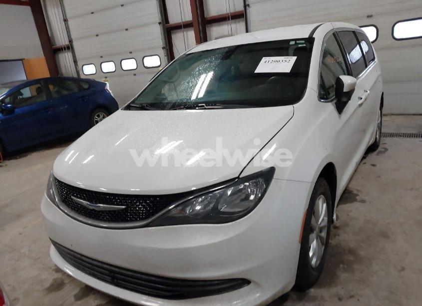 Photo 12 of 2018 Chrysler Pacifica LX (VIN 2C4RC1CG8JR171342)