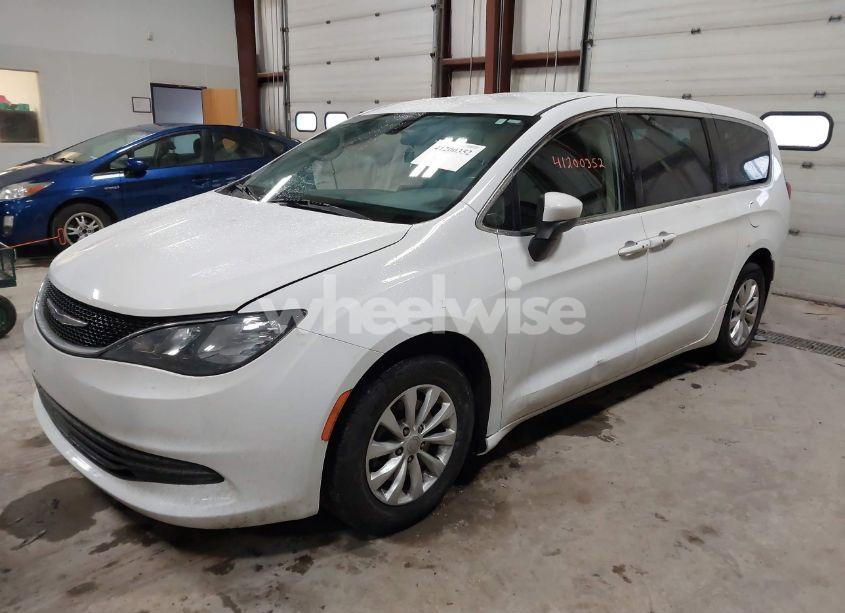 Photo 2 of 2018 Chrysler Pacifica LX (VIN 2C4RC1CG8JR171342)