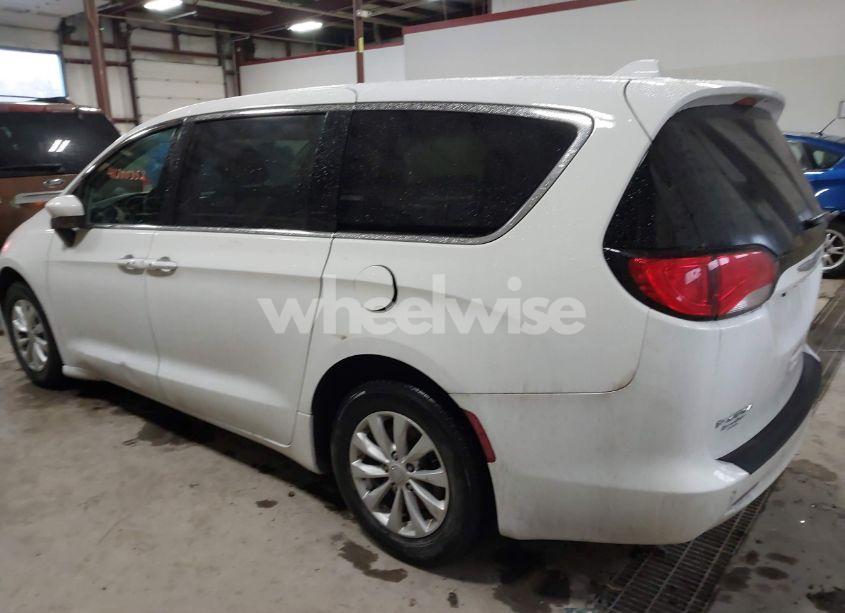 Photo 3 of 2018 Chrysler Pacifica LX (VIN 2C4RC1CG8JR171342)