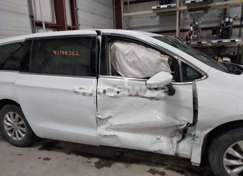 Photo 6 of 2018 Chrysler Pacifica LX (VIN 2C4RC1CG8JR171342)