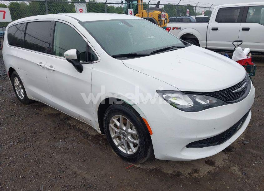 2022 Chrysler Voyager LX (VIN 2C4RC1CG8NR223820) main photo