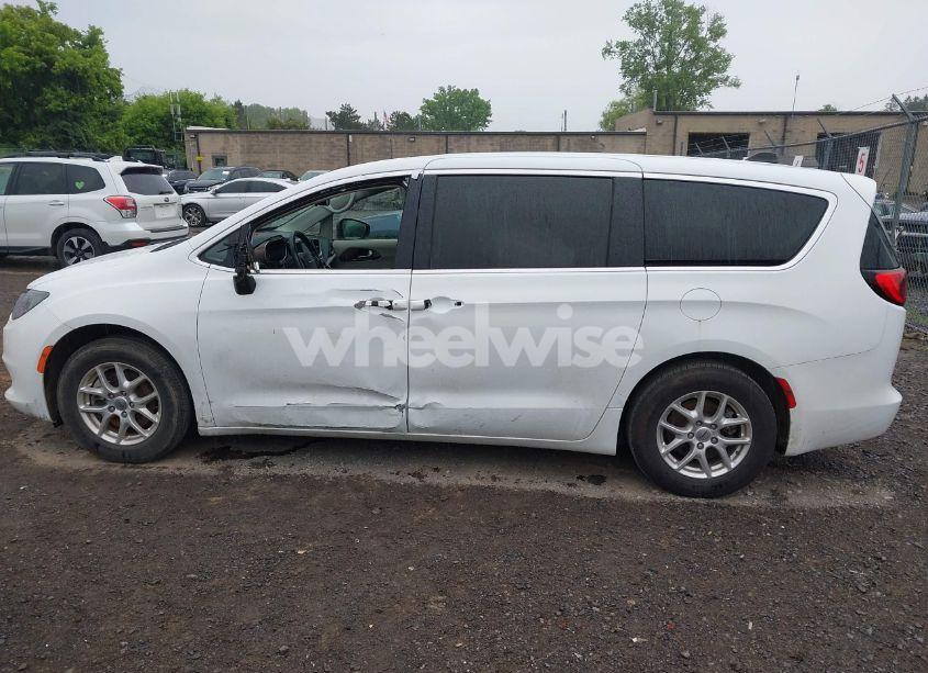 Photo 13 of 2022 Chrysler Voyager LX (VIN 2C4RC1CG8NR223820)