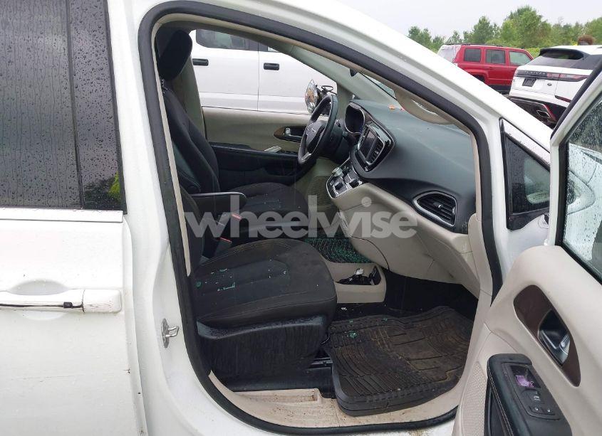 Photo 5 of 2022 Chrysler Voyager LX (VIN 2C4RC1CG8NR223820)