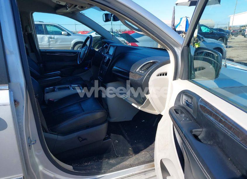 Photo 5 of 2012 Chrysler Town & COUNTRY TOURING-L (VIN 2C4RC1CG9CR156495)