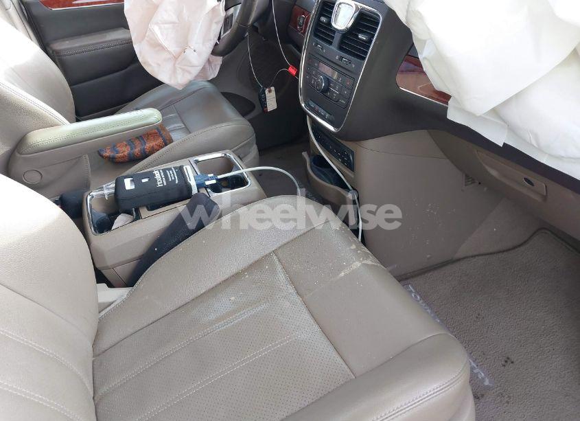 Photo 5 of 2013 Chrysler Town & COUNTRY TOURING-L (VIN 2C4RC1CG9DR595861)