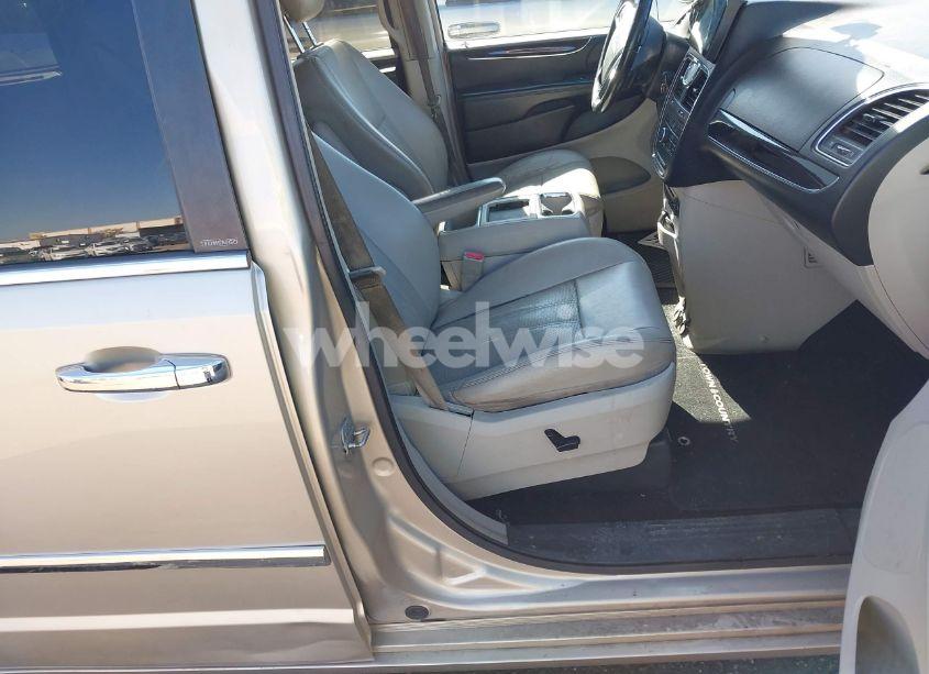 Photo 5 of 2013 Chrysler Town & COUNTRY TOURING-L (VIN 2C4RC1CG9DR597111)