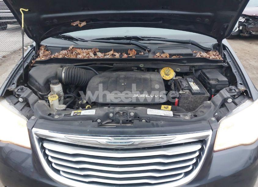 Photo 10 of 2013 Chrysler Town & COUNTRY TOURING-L (VIN 2C4RC1CG9DR785725)