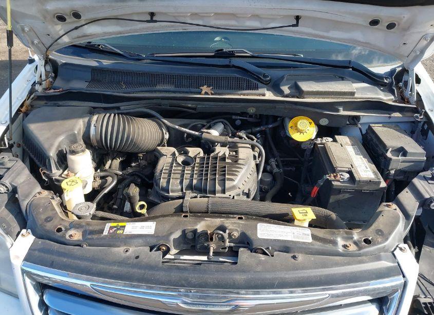 Photo 10 of 2014 Chrysler Town & COUNTRY TOURING-L (VIN 2C4RC1CG9ER143975)