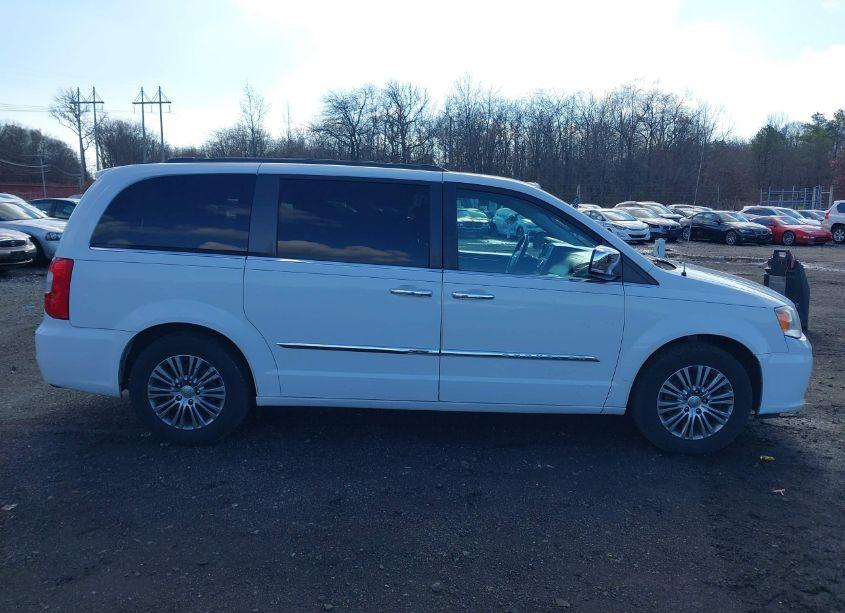 Photo 13 of 2014 Chrysler Town & COUNTRY TOURING-L (VIN 2C4RC1CG9ER143975)