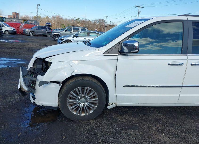 Photo 18 of 2014 Chrysler Town & COUNTRY TOURING-L (VIN 2C4RC1CG9ER143975)