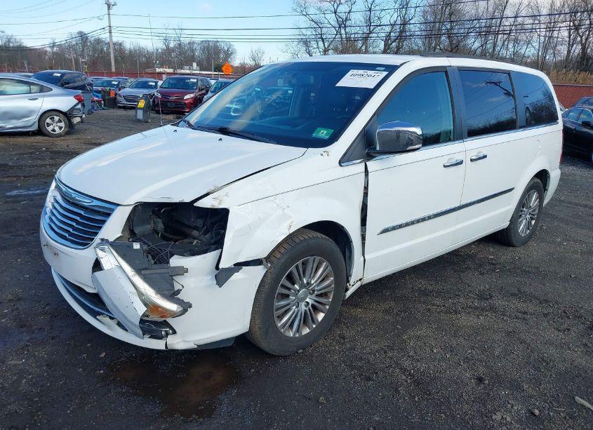 Photo 2 of 2014 Chrysler Town & COUNTRY TOURING-L (VIN 2C4RC1CG9ER143975)