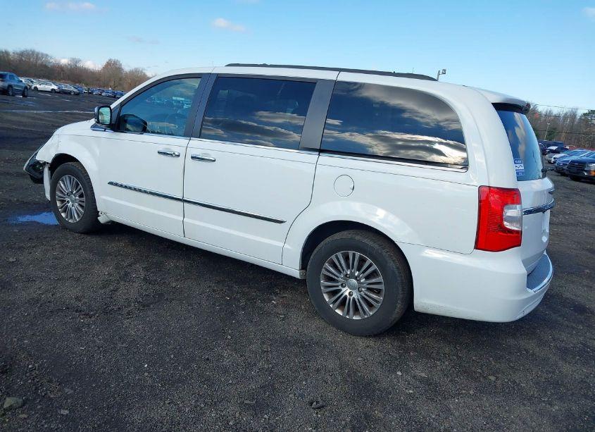 Photo 3 of 2014 Chrysler Town & COUNTRY TOURING-L (VIN 2C4RC1CG9ER143975)
